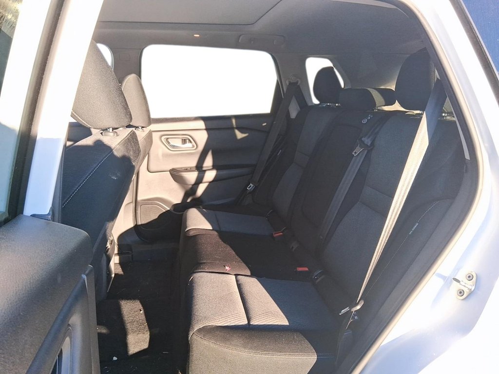 2025 Nissan Rogue AWD SV Moonroof in Stratford, Ontario - 9 - w1024h768px