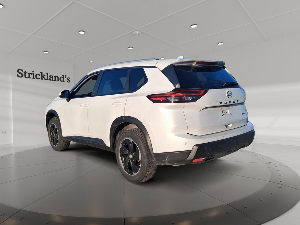 2025 Nissan Rogue AWD SV Moonroof in Stratford, Ontario - 4 - w1024h768px