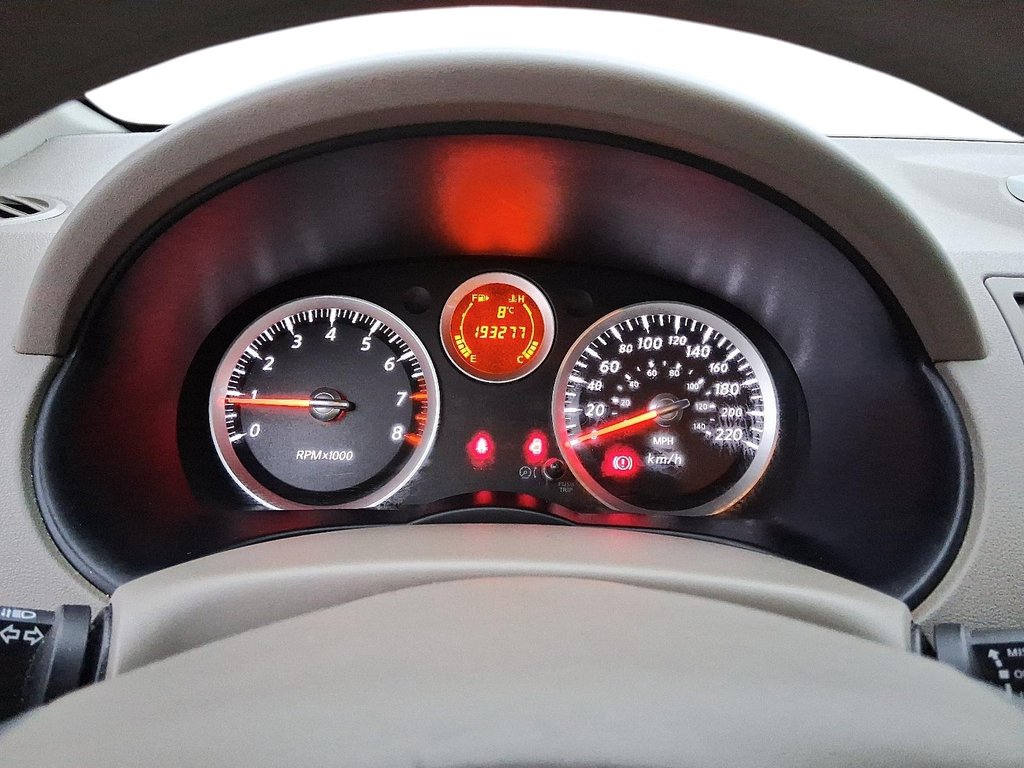 2011 Nissan Sentra 2.0 6sp in Stratford, Ontario - 14 - w1024h768px