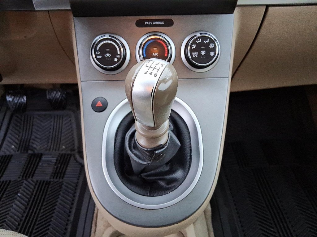 2011 Nissan Sentra 2.0 6sp in Stratford, Ontario - 16 - w1024h768px