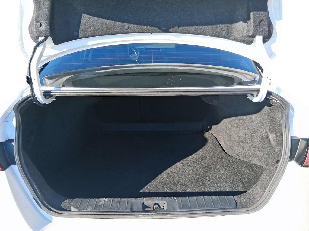 2023 Nissan Sentra SR CVT in Stratford, Ontario - 6 - w1024h768px