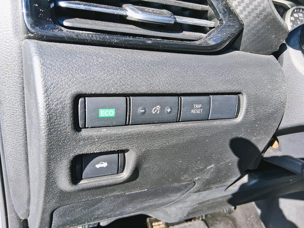 2023 Nissan Sentra SR CVT in Stratford, Ontario - 18 - w1024h768px