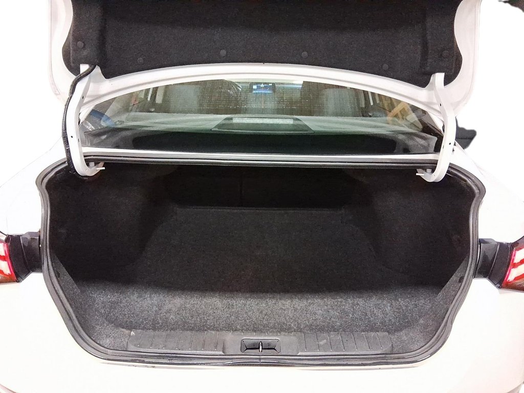 2024 Nissan Sentra SV CVT in Stratford, Ontario - 6 - w1024h768px