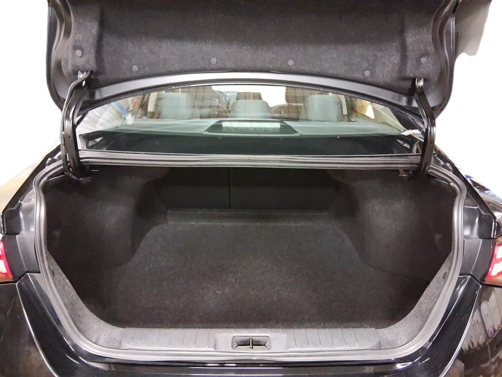 2024 Nissan Sentra SV CVT in Stratford, Ontario - 6 - w1024h768px