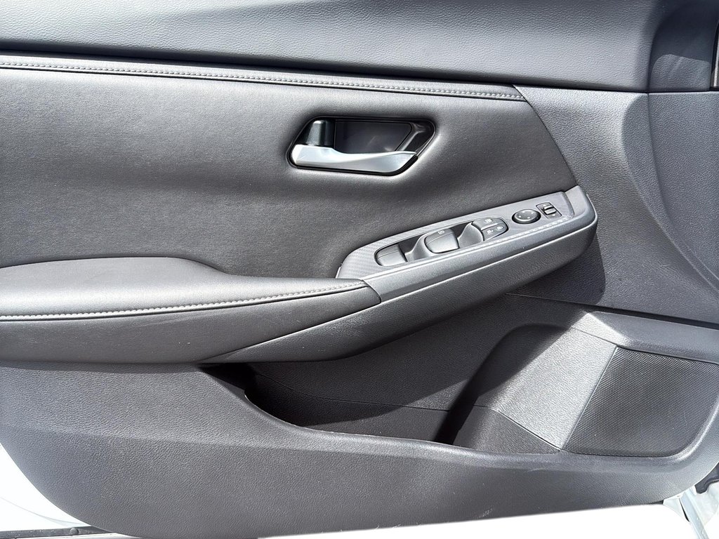 2024 Nissan Sentra SV CVT in Stratford, Ontario - 10 - w1024h768px