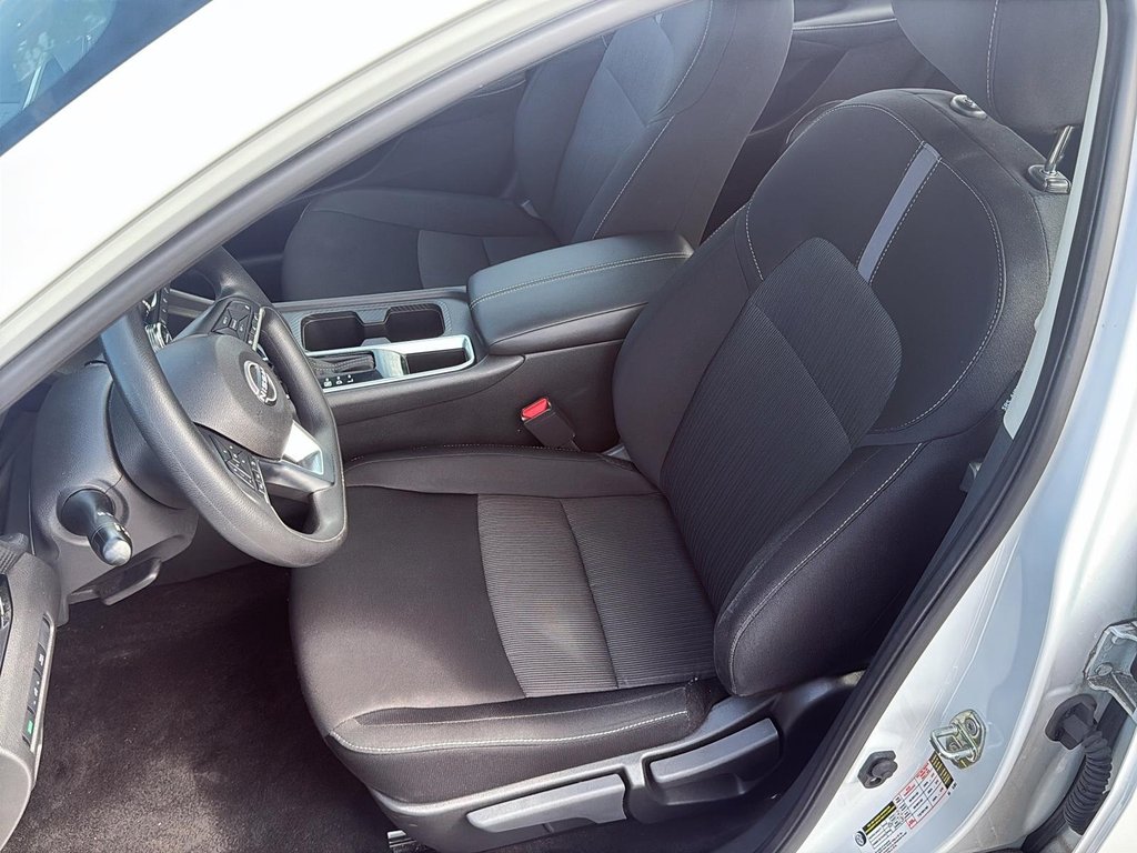 2024 Nissan Sentra SV CVT in Stratford, Ontario - 8 - w1024h768px
