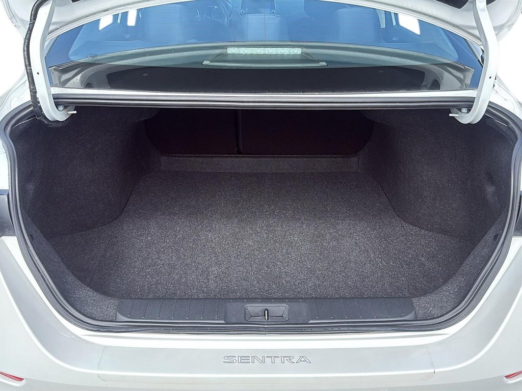 2024 Nissan Sentra SV CVT in Stratford, Ontario - 6 - w1024h768px