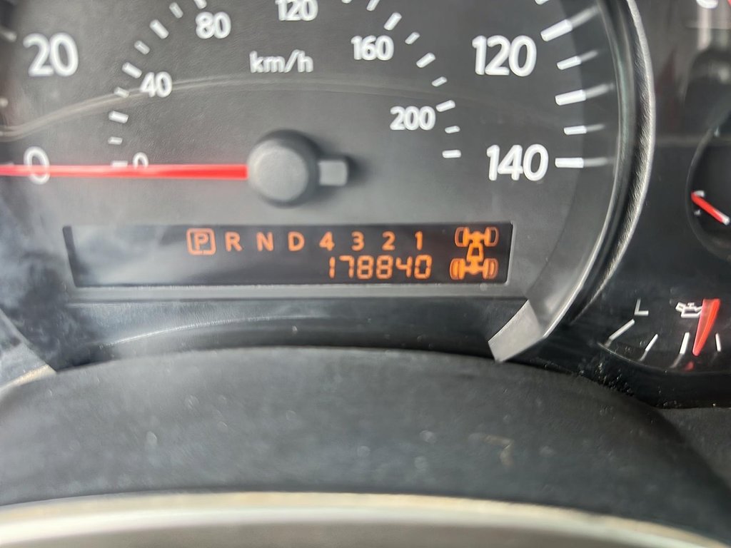 2005 Nissan Titan King Cab (4x4) 5.6 SE in Stratford, Ontario - 10 - w1024h768px