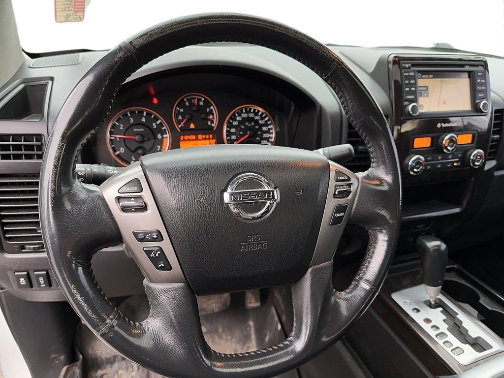 2014 Nissan Titan Crew Cab SV 4X4 SWB in Stratford, Ontario - 9 - w1024h768px