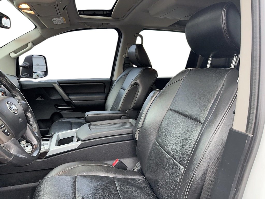 2014 Nissan Titan Crew Cab SV 4X4 SWB in Stratford, Ontario - 7 - w1024h768px