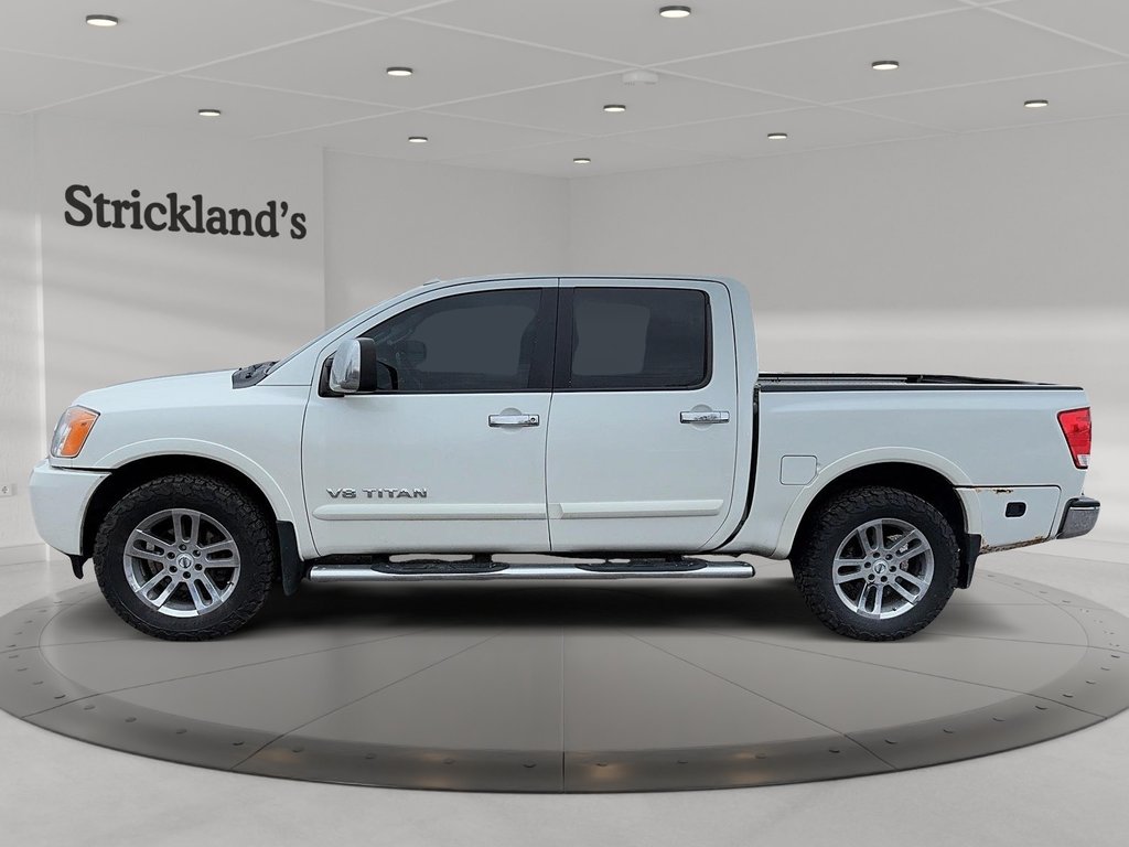 2014 Nissan Titan Crew Cab SV 4X4 SWB in Stratford, Ontario - 5 - w1024h768px