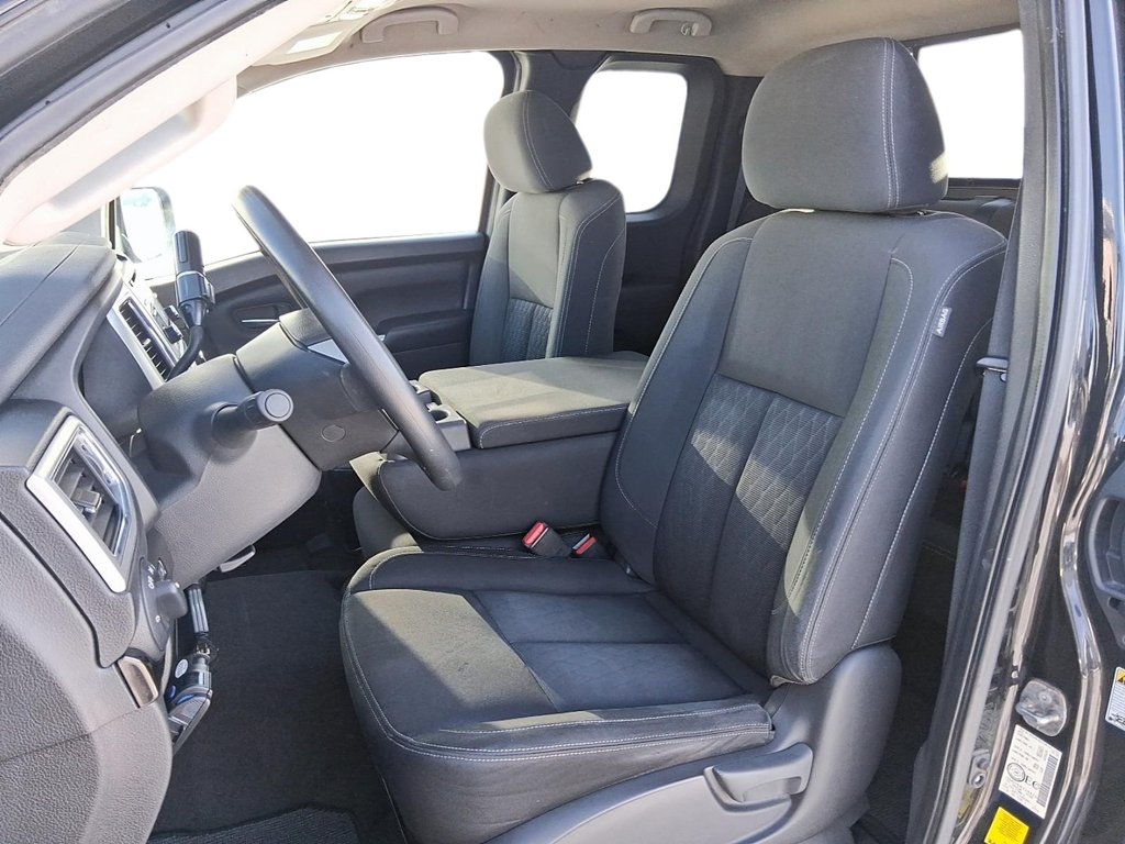 2018 Nissan Titan King Cab SV 4x4 in Stratford, Ontario - 9 - w1024h768px