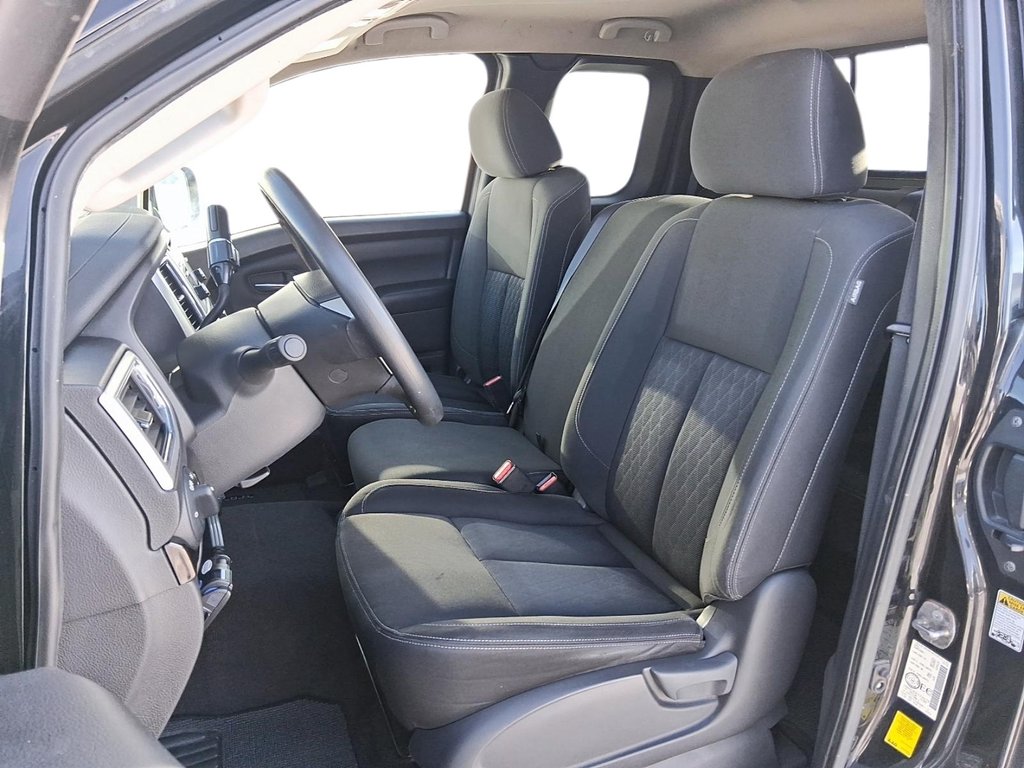 2018 Nissan Titan King Cab SV 4x4 in Stratford, Ontario - 8 - w1024h768px