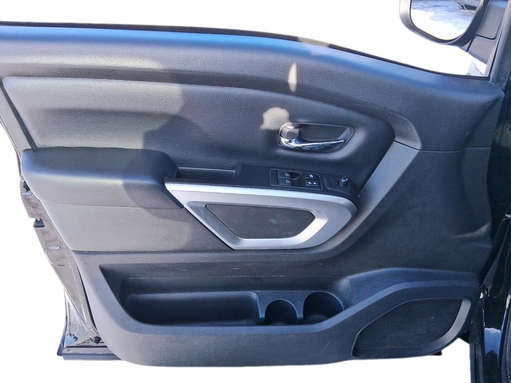 2018 Nissan Titan King Cab SV 4x4 in Stratford, Ontario - 12 - w1024h768px