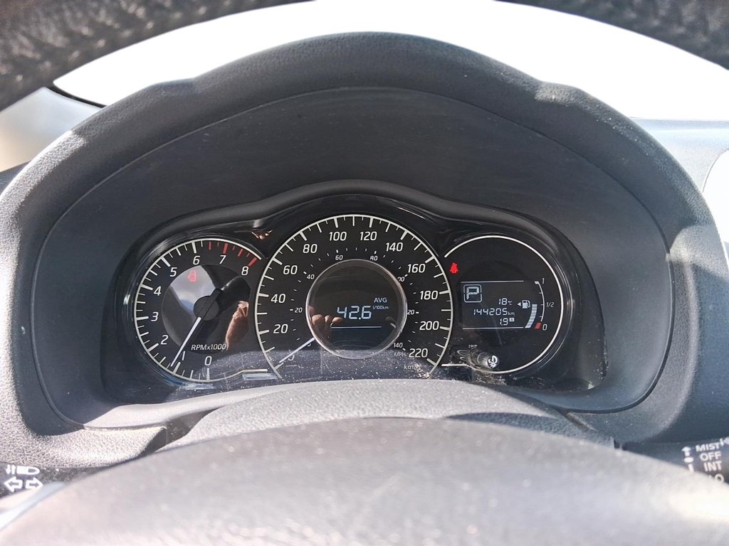 2016 Nissan Versa Note Hatchback 1.6 SV CVT in Stratford, Ontario - 13 - w1024h768px
