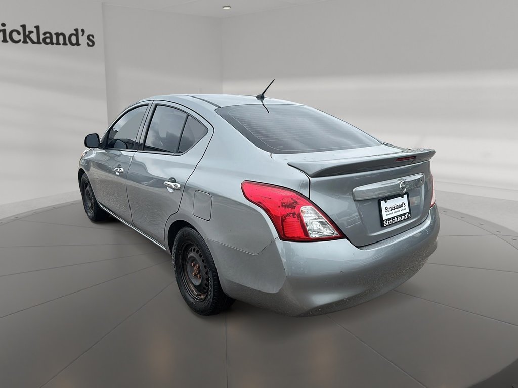 2014 Nissan Versa Sedan 1.6 SL CVT in Stratford, Ontario - 4 - w1024h768px