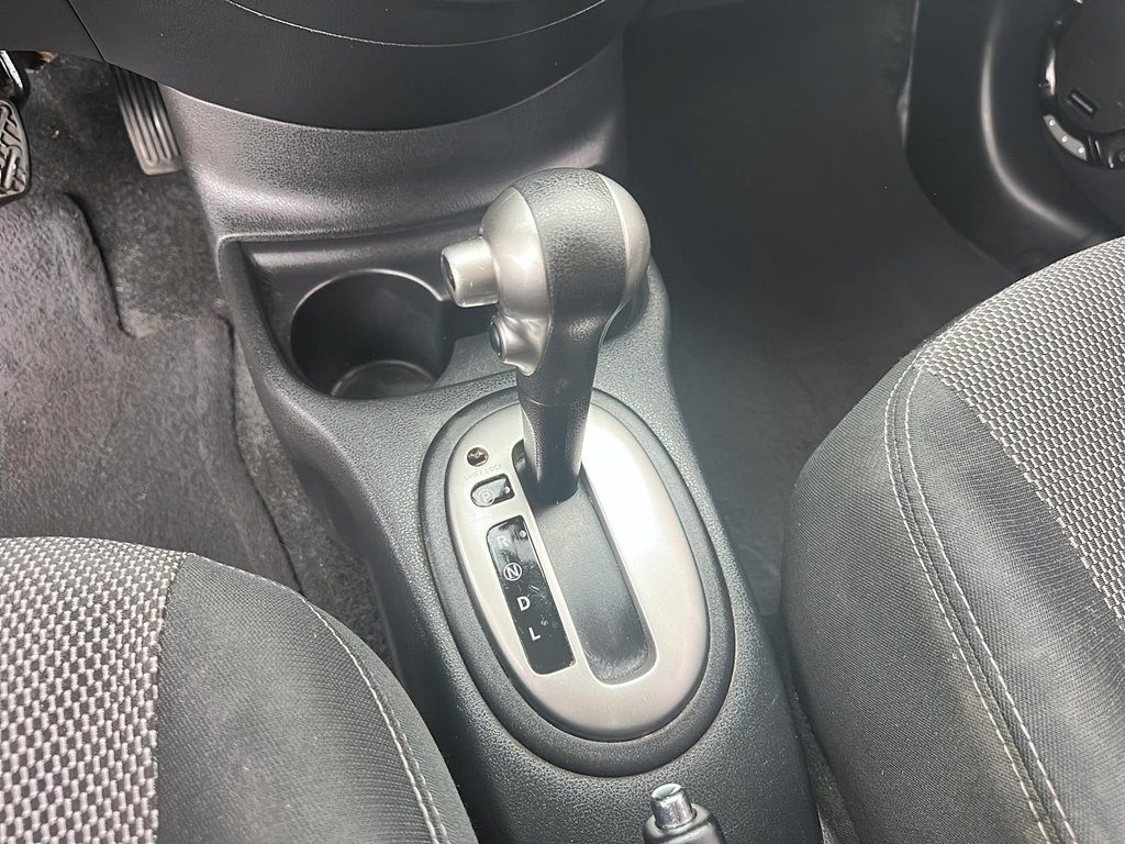 2014 Nissan Versa Sedan 1.6 SL CVT in Stratford, Ontario - 14 - w1024h768px