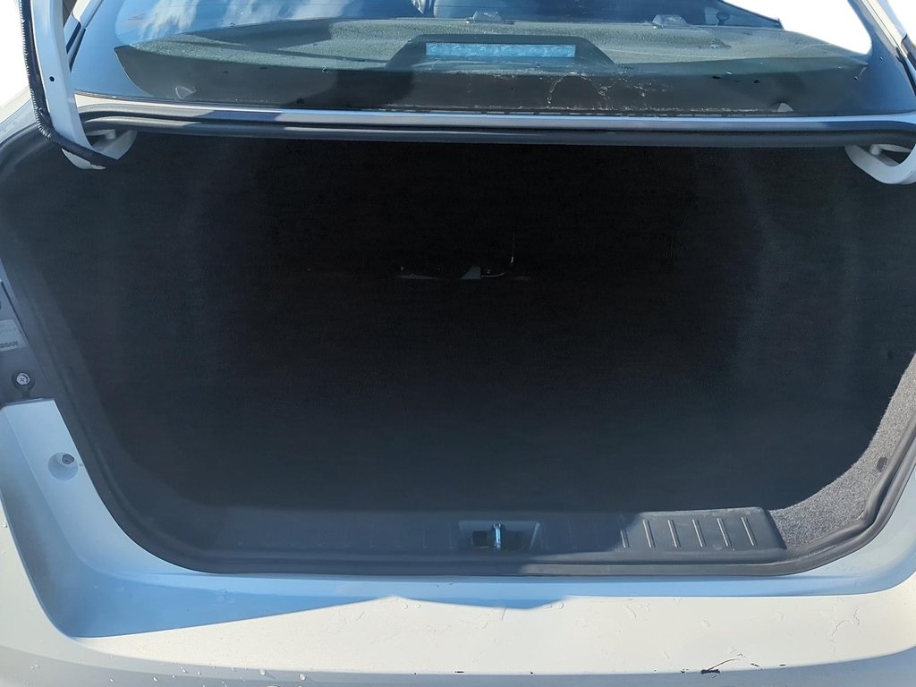 2023 Nissan Versa 1.6 SR CVT in Stratford, Ontario - 6 - w1024h768px