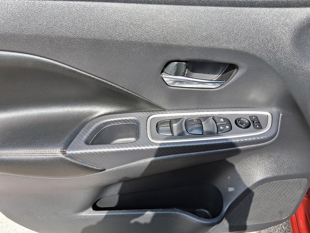 2023 Nissan Versa 1.6 SR CVT in Stratford, Ontario - 10 - w1024h768px