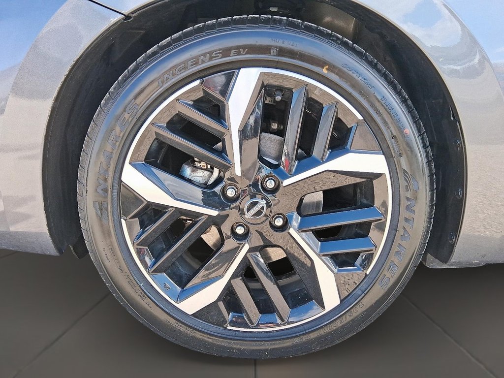 2023 Nissan Versa 1.6 SR CVT in Stratford, Ontario - 7 - w1024h768px