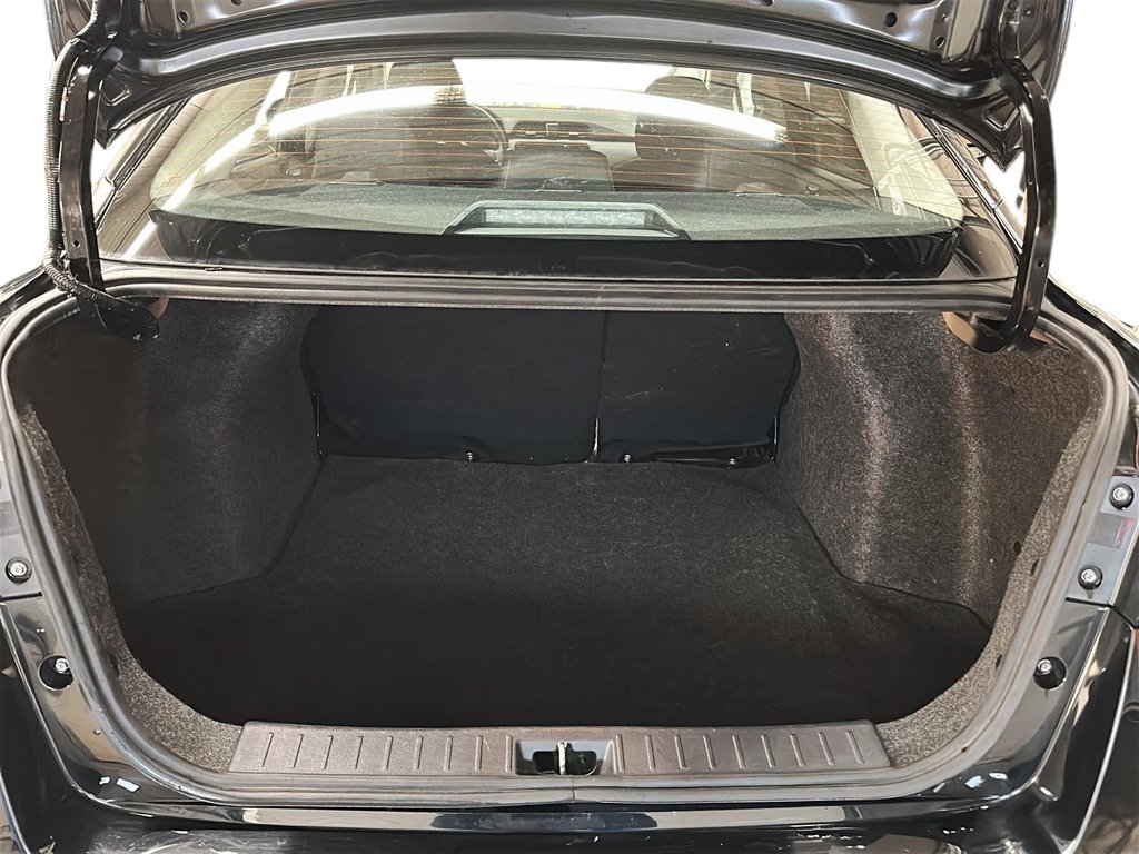 2023 Nissan Versa 1.6 SR CVT in Stratford, Ontario - 6 - w1024h768px