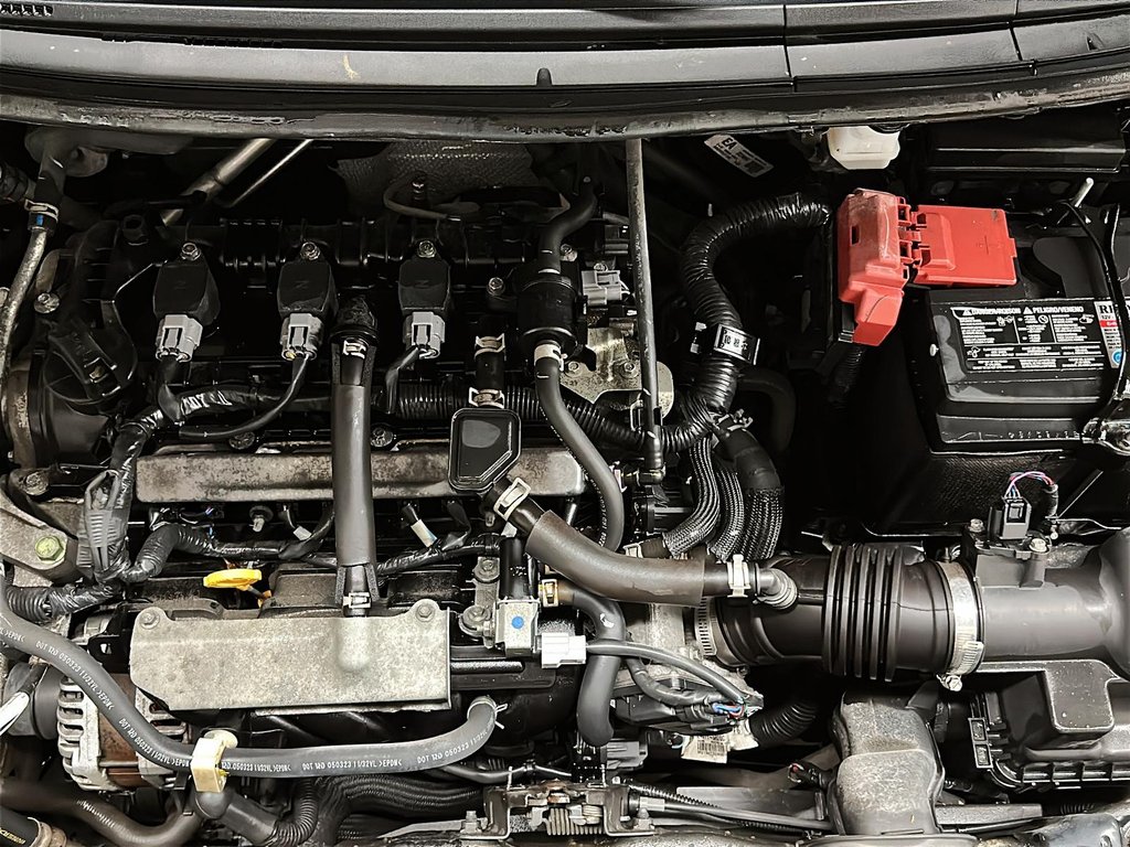 2023 Nissan Versa 1.6 SR CVT in Stratford, Ontario - 7 - w1024h768px