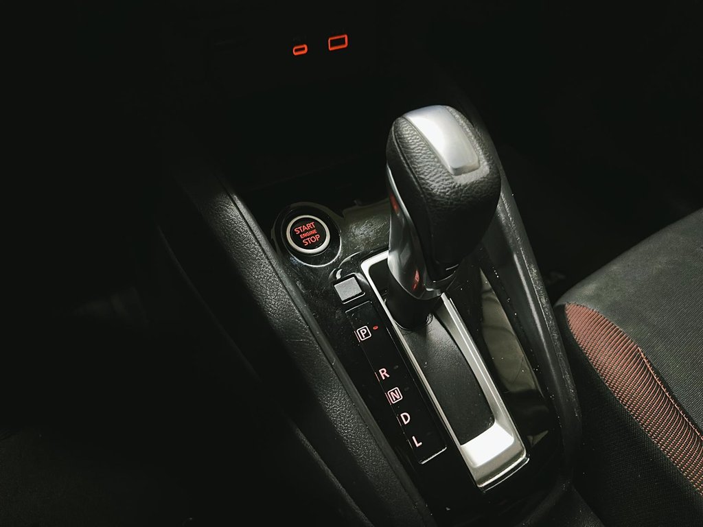 2023 Nissan Versa 1.6 SR CVT in Stratford, Ontario - 14 - w1024h768px