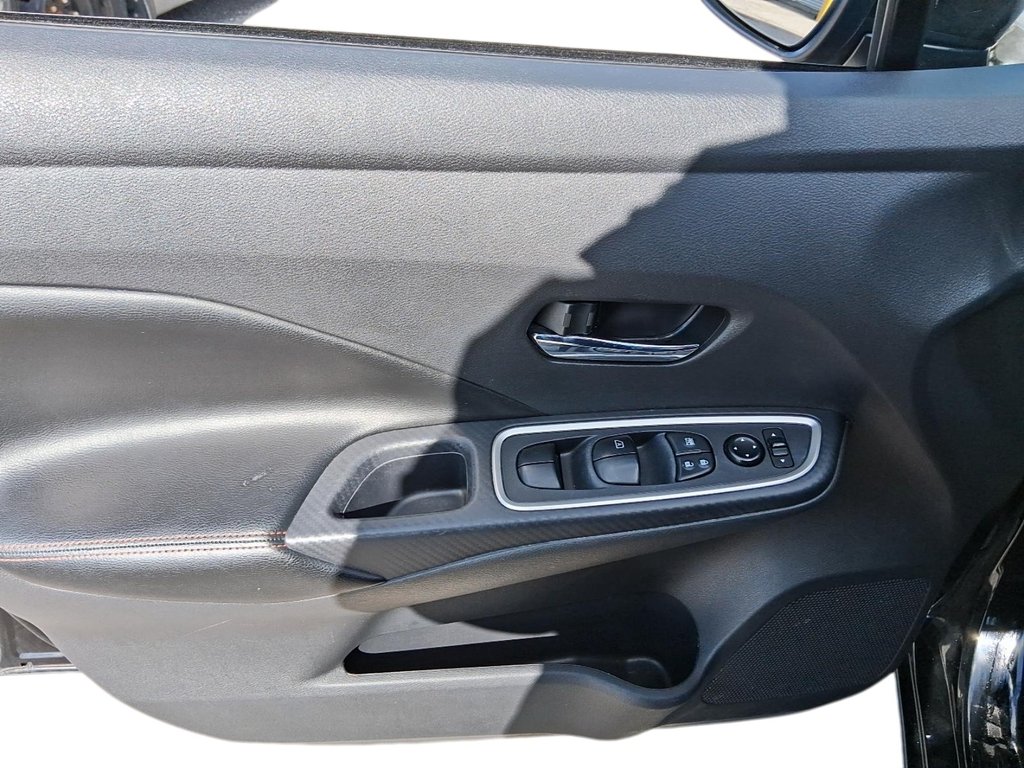 2023 Nissan Versa 1.6 SR CVT in Stratford, Ontario - 11 - w1024h768px