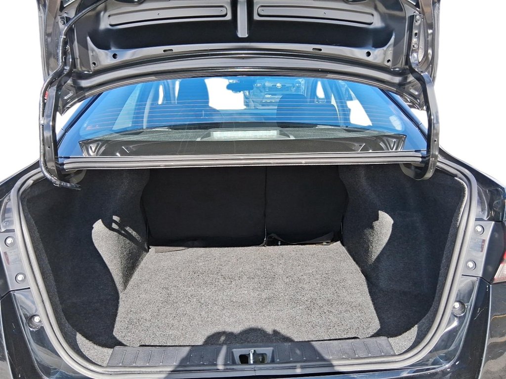 2023 Nissan Versa 1.6 SR CVT in Stratford, Ontario - 6 - w1024h768px