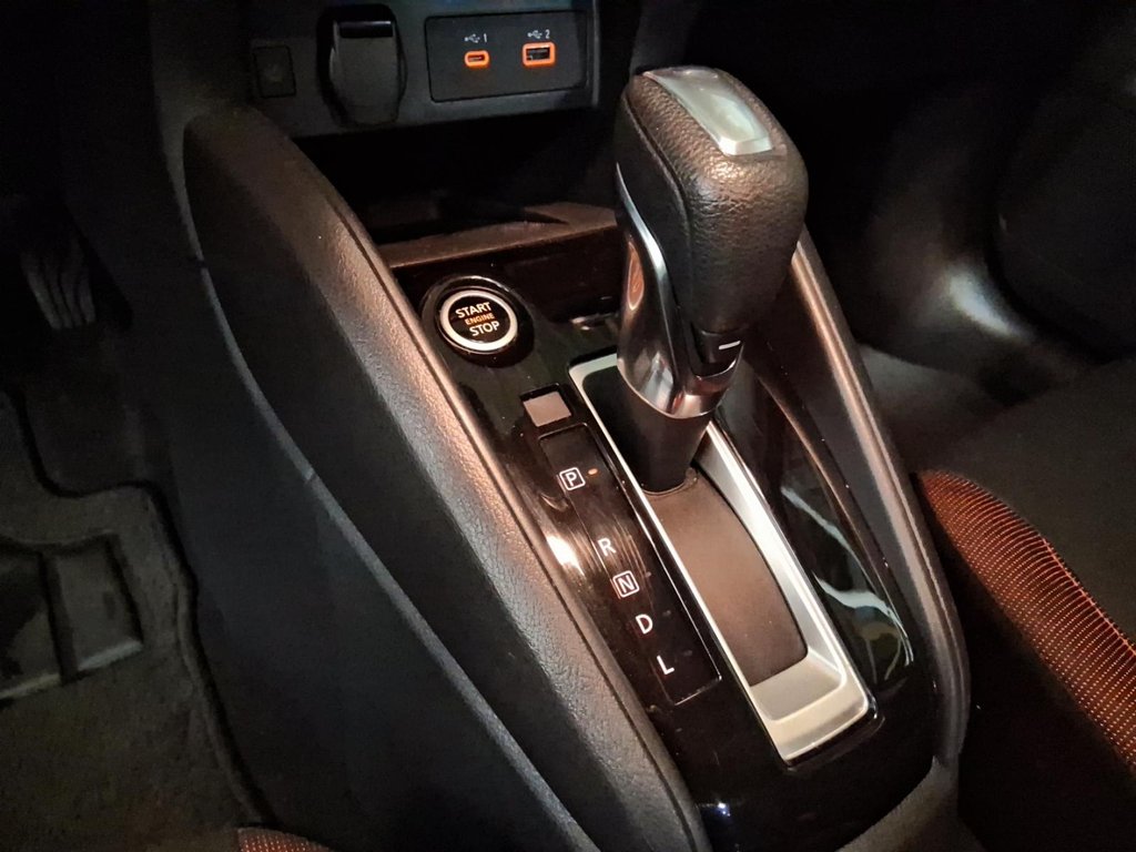 2023 Nissan Versa 1.6 SR CVT in Stratford, Ontario - 16 - w1024h768px