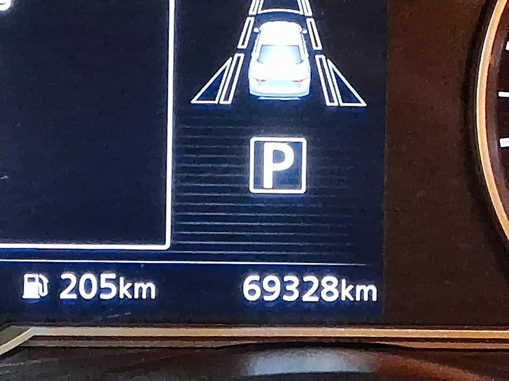 2023 Nissan Versa 1.6 SR CVT in Stratford, Ontario - 13 - w1024h768px