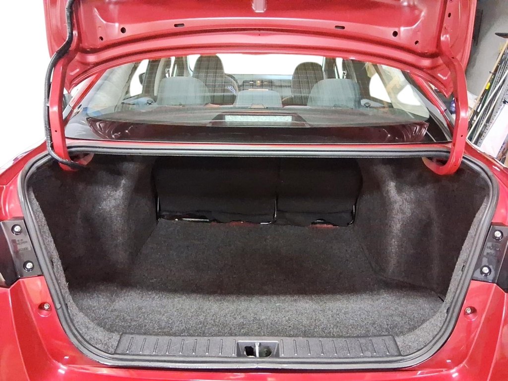 2023 Nissan Versa 1.6 SR CVT in Stratford, Ontario - 6 - w1024h768px