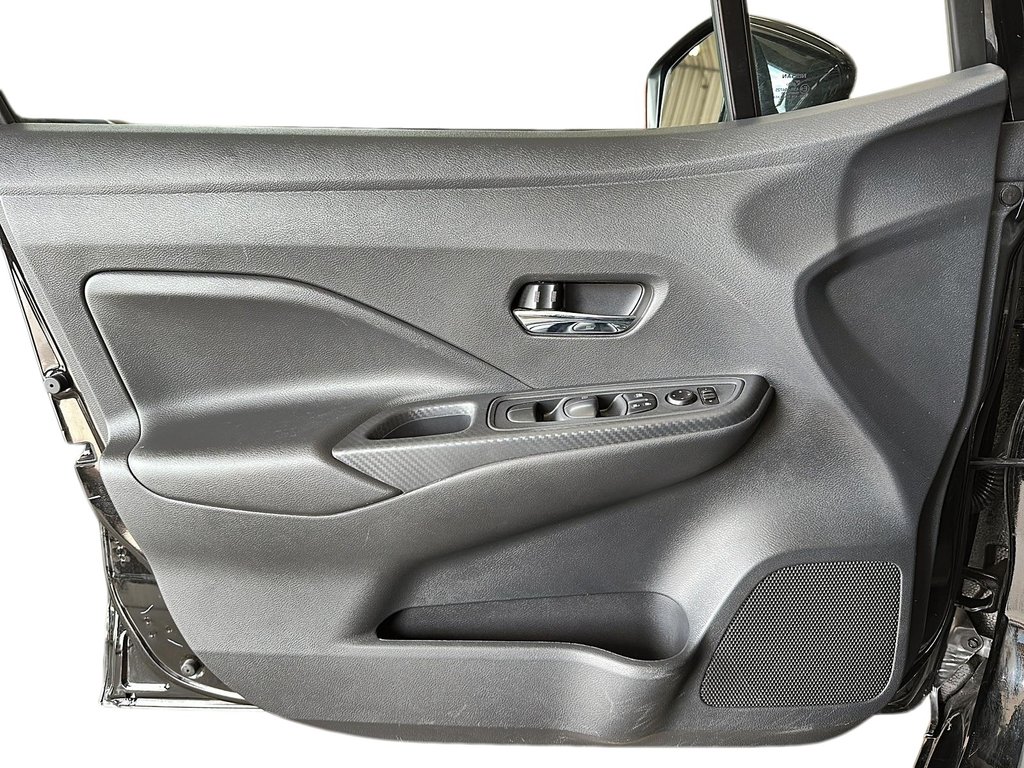 2024 Nissan Versa SV CVT in Stratford, Ontario - 10 - w1024h768px