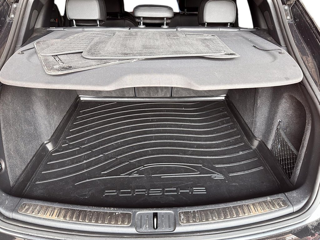 2021 Porsche Macan in Stratford, Ontario - 6 - w1024h768px