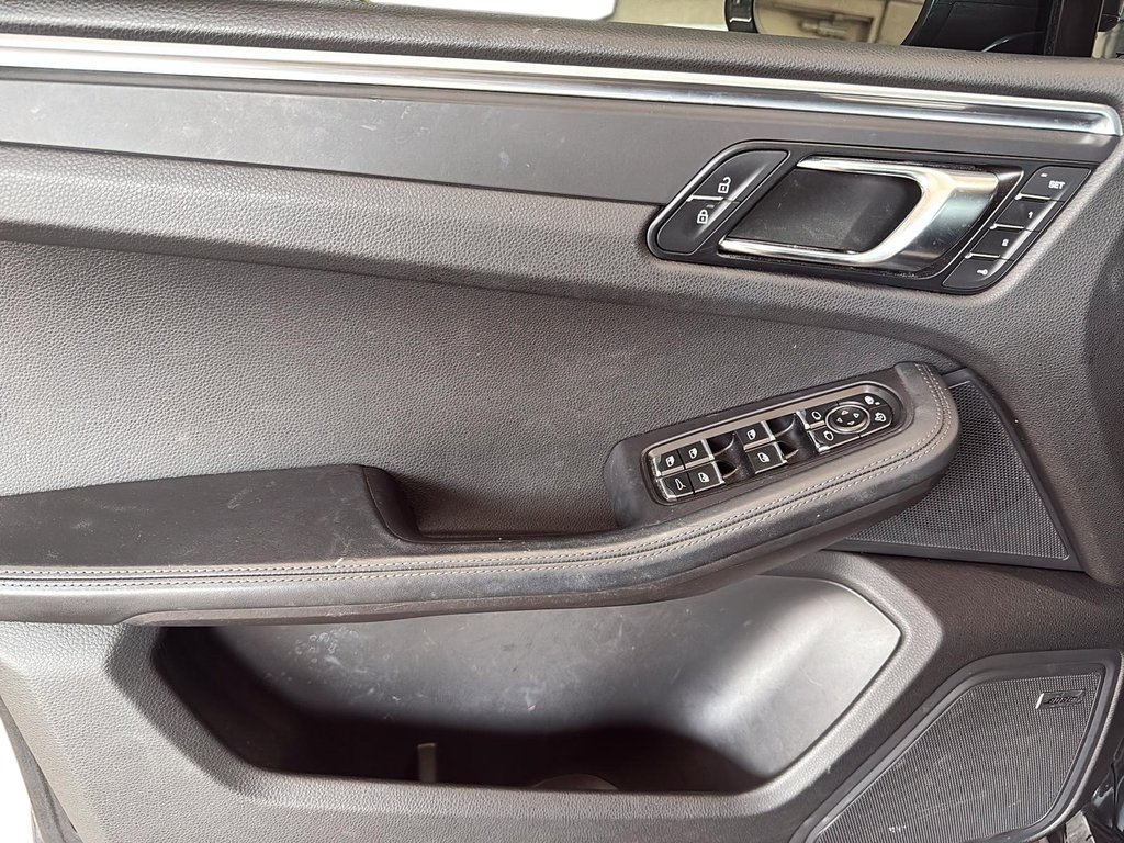 2021 Porsche Macan in Stratford, Ontario - 10 - w1024h768px
