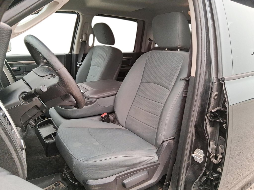 2016 Ram 1500 Crew Cab 4x4 SLT (140.5 WB - 5.7 Box) in Stratford, Ontario - 7 - w1024h768px