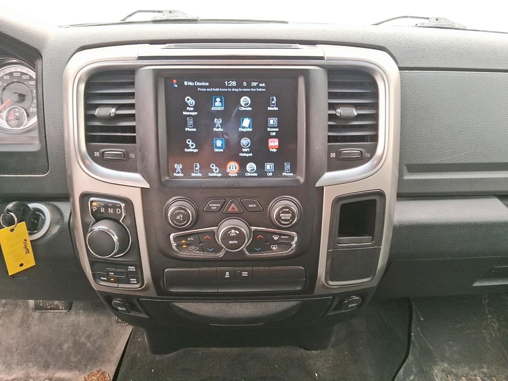 2016 Ram 1500 Crew Cab 4x4 SLT (140.5 WB - 5.7 Box) in Stratford, Ontario - 14 - w1024h768px