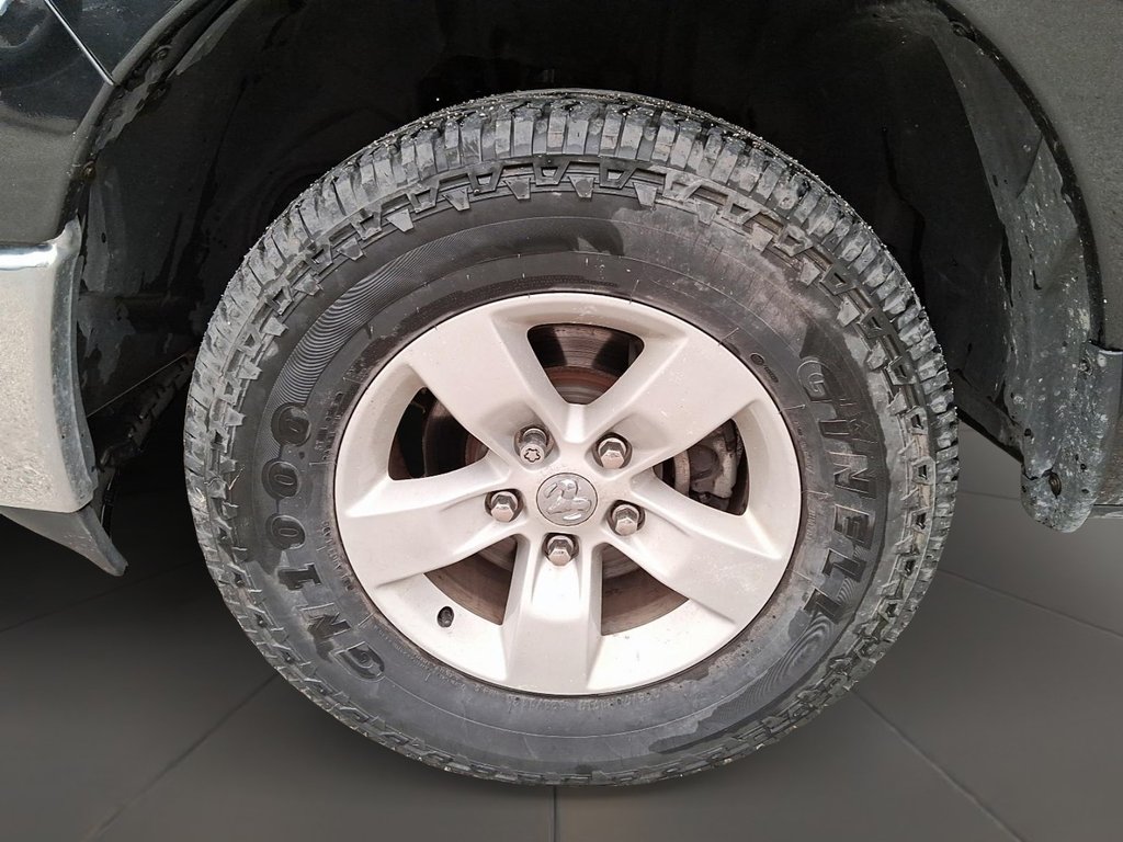 2016 Ram 1500 Crew Cab 4x4 SLT (140.5 WB - 5.7 Box) in Stratford, Ontario - 6 - w1024h768px