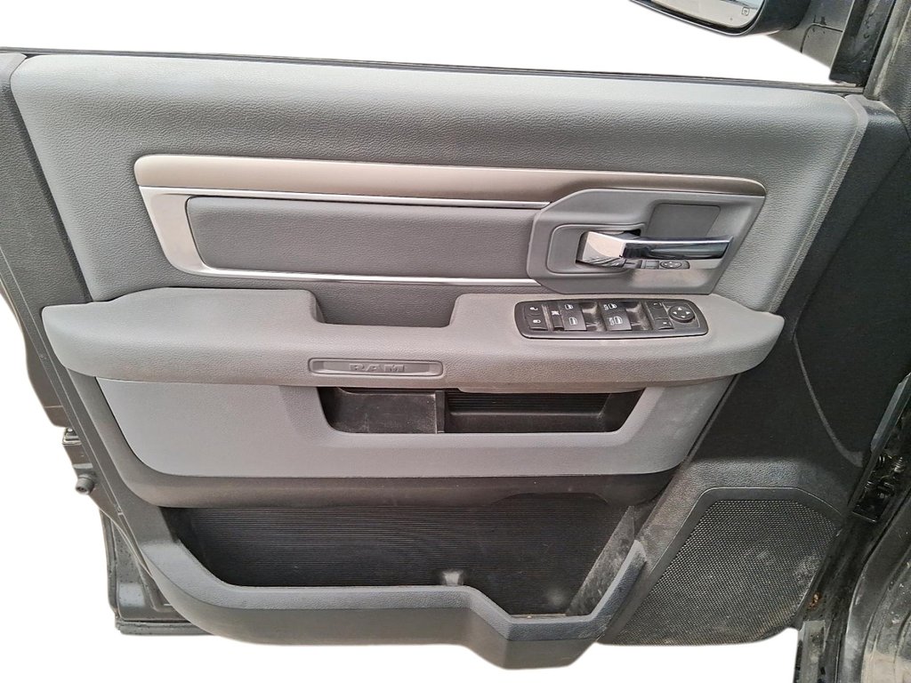 2016 Ram 1500 Crew Cab 4x4 SLT (140.5 WB - 5.7 Box) in Stratford, Ontario - 10 - w1024h768px
