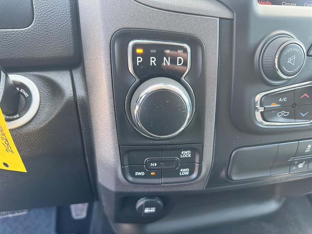 2020 Ram RAM 1500 Classic Crew Cab 4x4 (DS) ST (140.5 WB 5'7 Box) SWB in Stratford, Ontario - 14 - w1024h768px