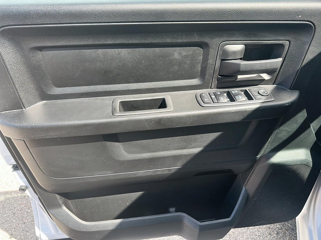 2020 Ram RAM 1500 Classic Crew Cab 4x4 (DS) ST (140.5 WB 5'7 Box) SWB in Stratford, Ontario - 10 - w1024h768px
