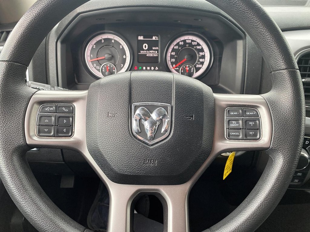 2022  RAM 1500 Classic Crew Cab 4x4 (DS) SLT (140.5 WB 5'7 Box) SWB in Stratford, Ontario - 12 - w1024h768px