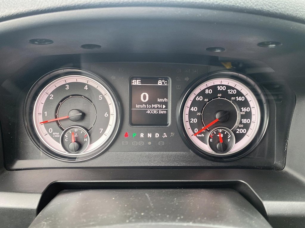 2022  RAM 1500 Classic Crew Cab 4x4 (DS) SLT (140.5 WB 5'7 Box) SWB in Stratford, Ontario - 13 - w1024h768px