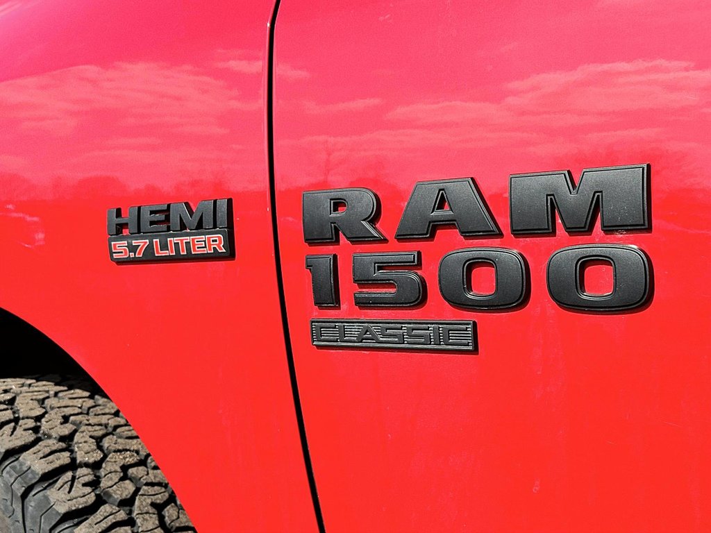 2022  RAM 1500 Classic Crew Cab 4x4 (DS) ST (140.5 WB 5'7 Box) SWB in Stratford, Ontario - 6 - w1024h768px