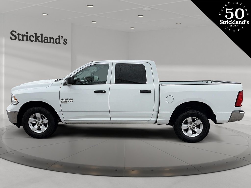 2022  RAM 1500 Classic Crew Cab 4x4 (DS) SLT (140.5 WB 5'7 Box) SWB in Stratford, Ontario - 5 - w1024h768px