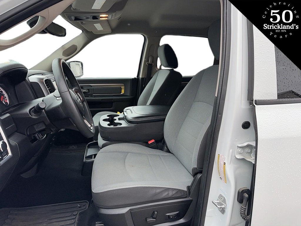 2022  RAM 1500 Classic Crew Cab 4x4 (DS) SLT (140.5 WB 5'7 Box) SWB in Stratford, Ontario - 7 - w1024h768px