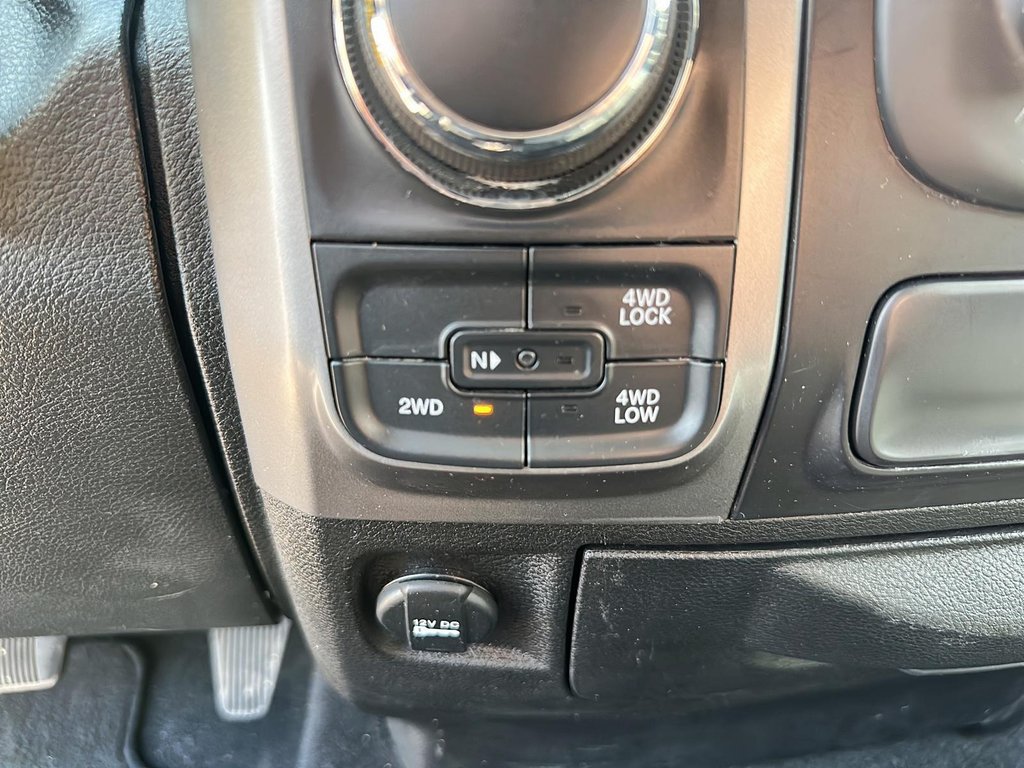 2022 Ram RAM 1500 Classic Crew Cab 4x4 (DS) SLT (140.5 WB 5'7 Box) SWB in Stratford, Ontario - 14 - w1024h768px