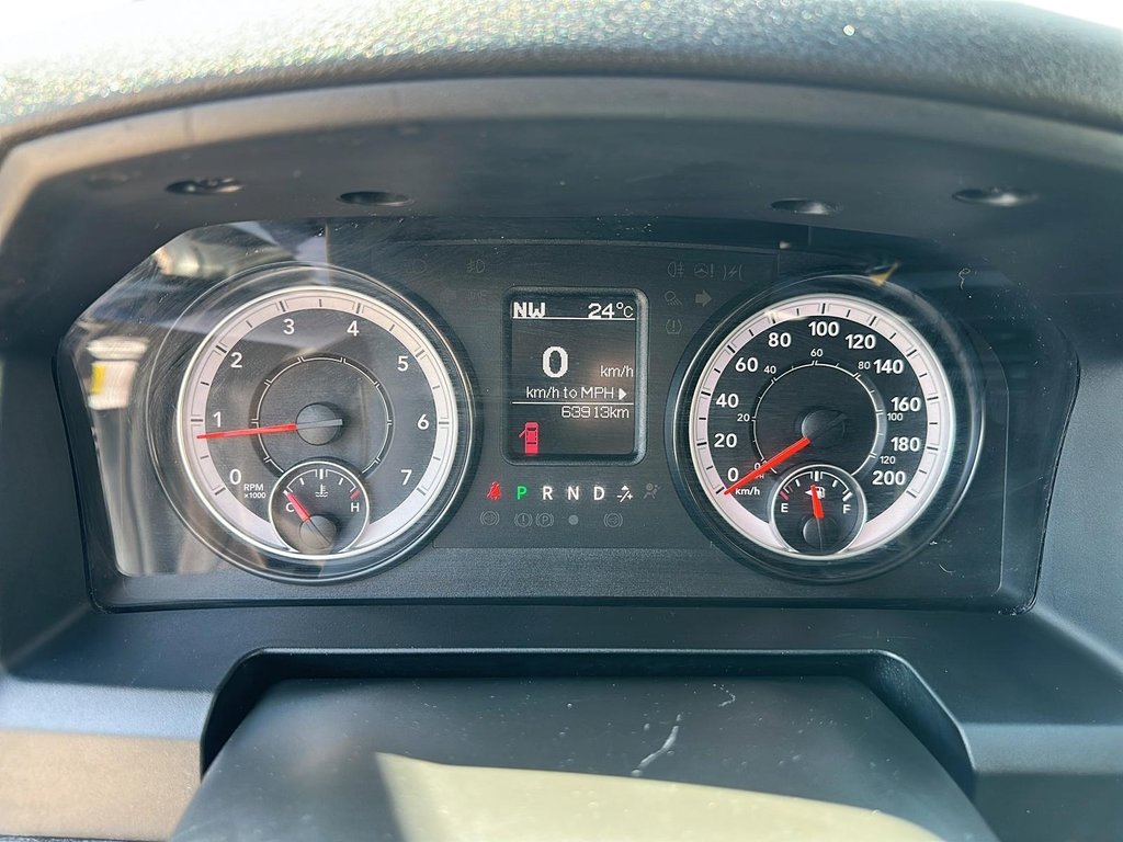 2022 Ram RAM 1500 Classic Crew Cab 4x4 (DS) SLT (140.5 WB 5'7 Box) SWB in Stratford, Ontario - 12 - w1024h768px