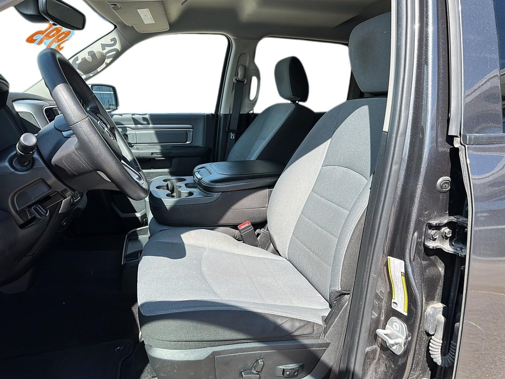 2022 Ram RAM 1500 Classic Crew Cab 4x4 (DS) SLT (140.5 WB 5'7 Box) SWB in Stratford, Ontario - 7 - w1024h768px