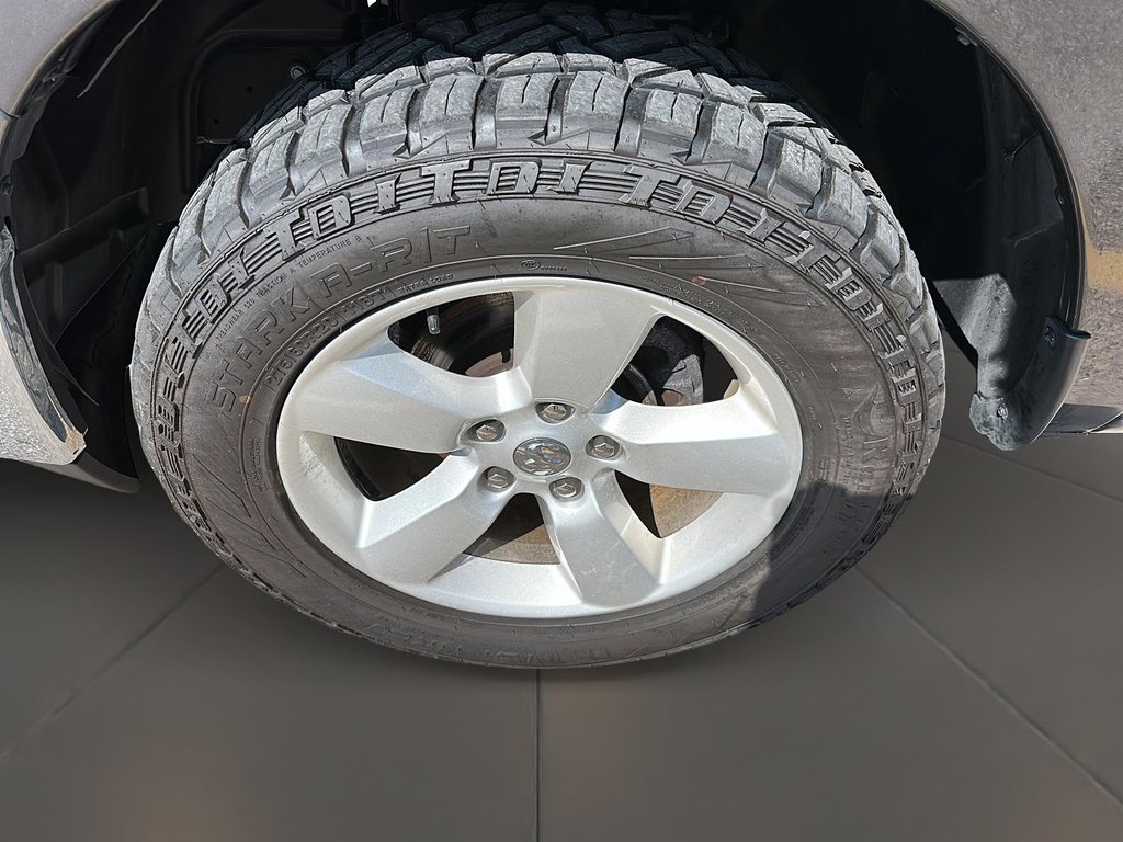 2022 Ram RAM 1500 Classic Crew Cab 4x4 (DS) SLT (140.5 WB 5'7 Box) SWB in Stratford, Ontario - 6 - w1024h768px